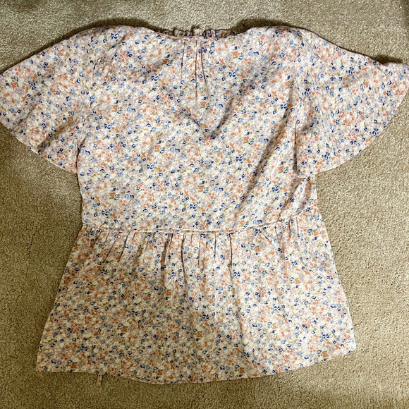 mod boutique pink floral blouse!! flowy top with buttons and very soft material - Picture 3 of 3